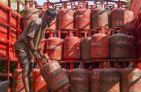 LPG refill delay in India affecting households