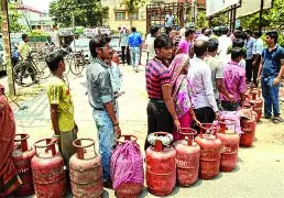 LPG refill delay in India affecting households